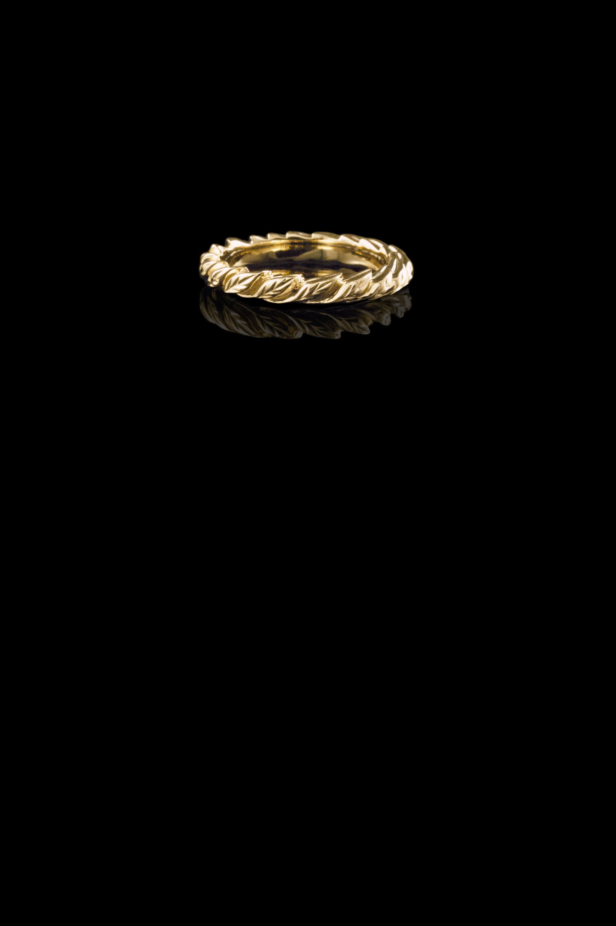 Woodlands Mini Leaf Ring - GOLD